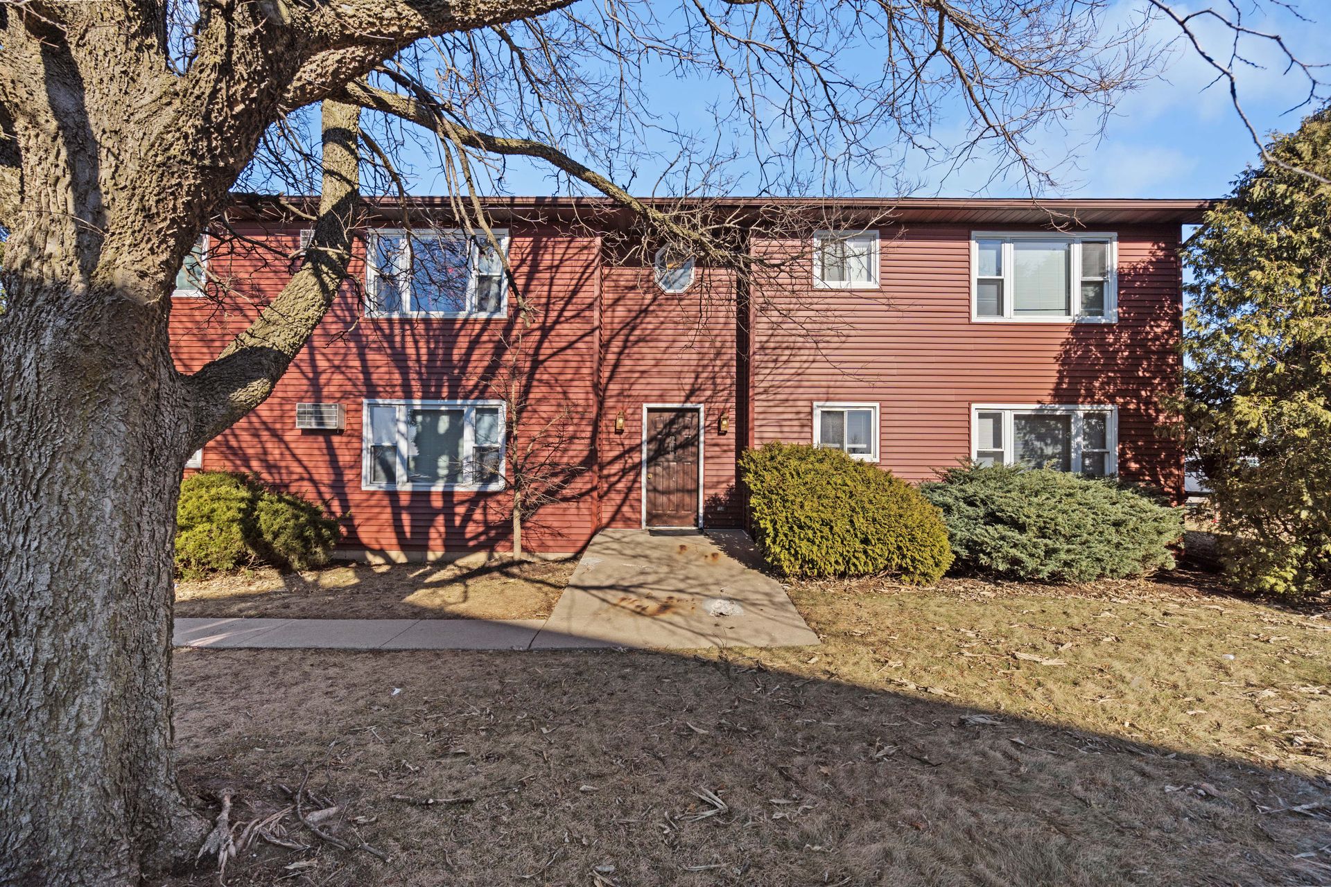 Walworth Apartment: 115 Knoll Rd