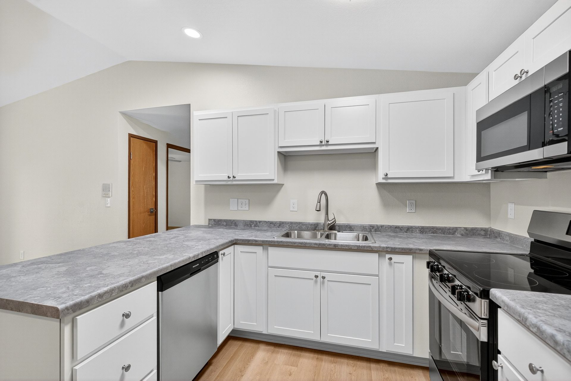 Delavan Apartment: 107-225 Turtle Creek Drive