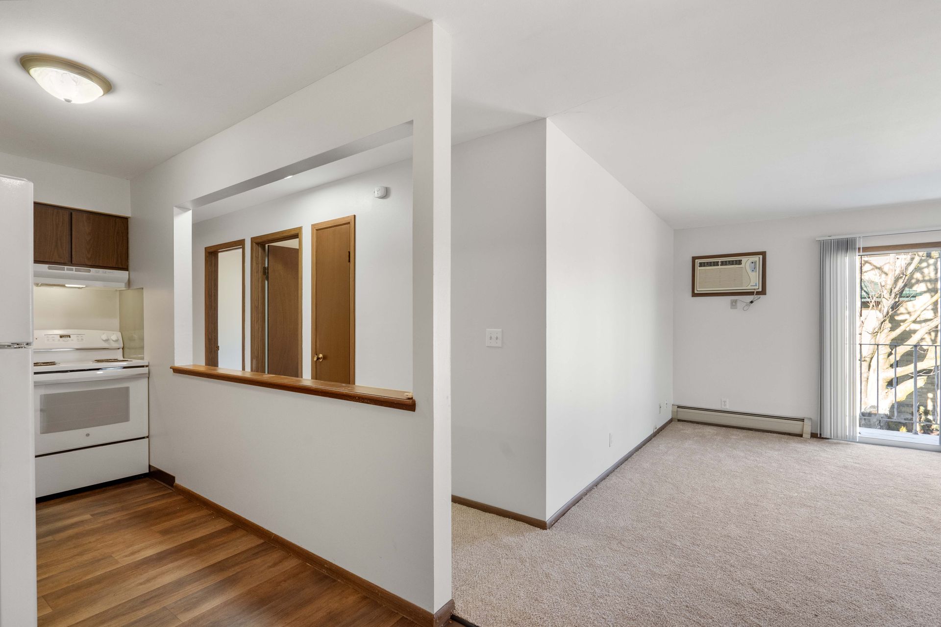 Elkhorn Apartment: 114 S Wisconsin St