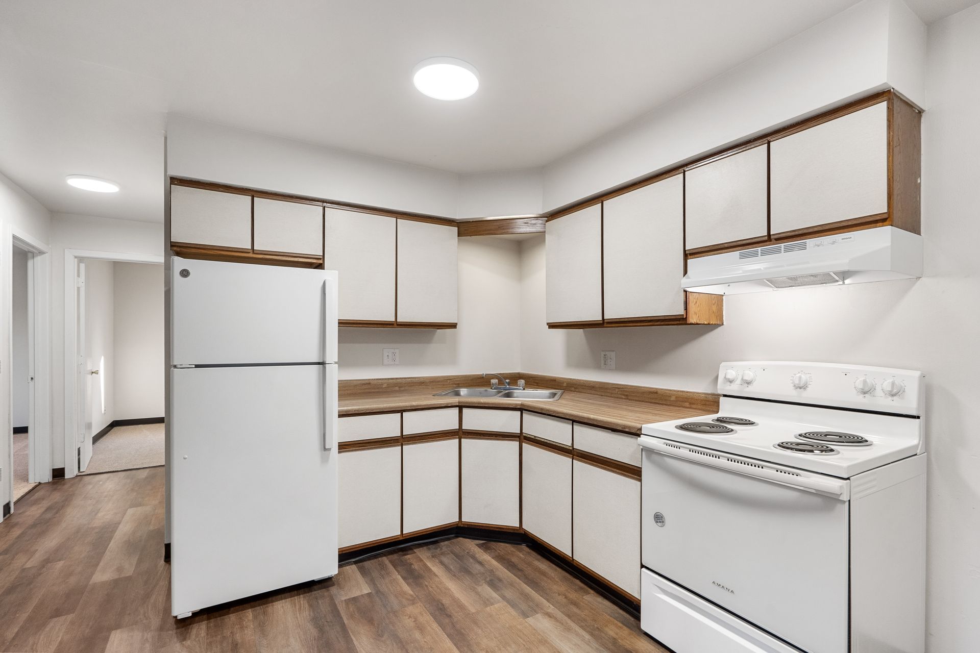 Walworth Apartment: 260 N Main St