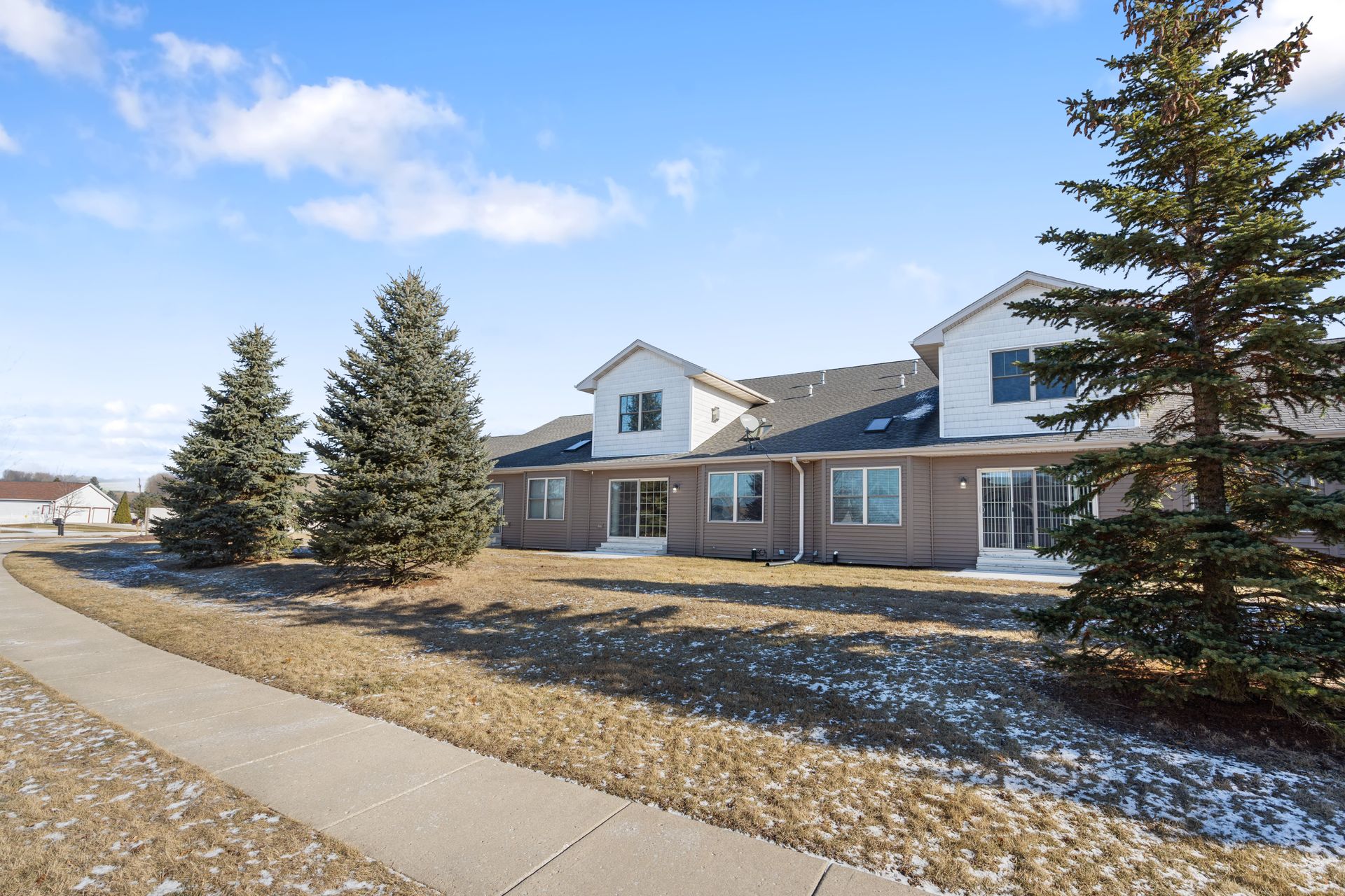 Elkhorn Apartment: 24 West St