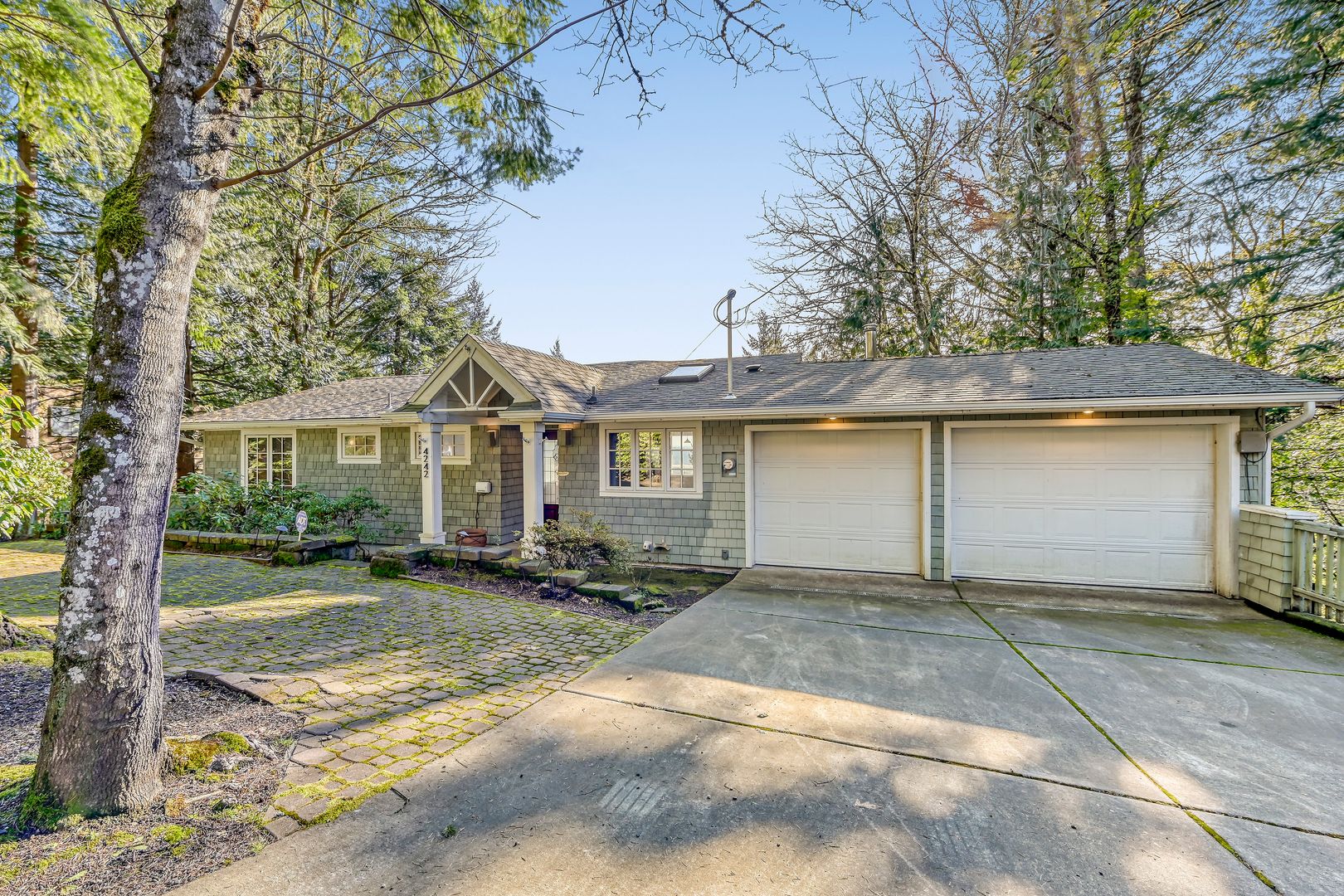 Portland House: 4242 Southwest Hewett Boulevard