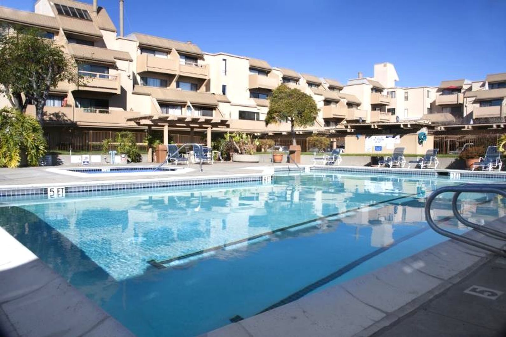 Oakland House: 3 Embarcadero W #336