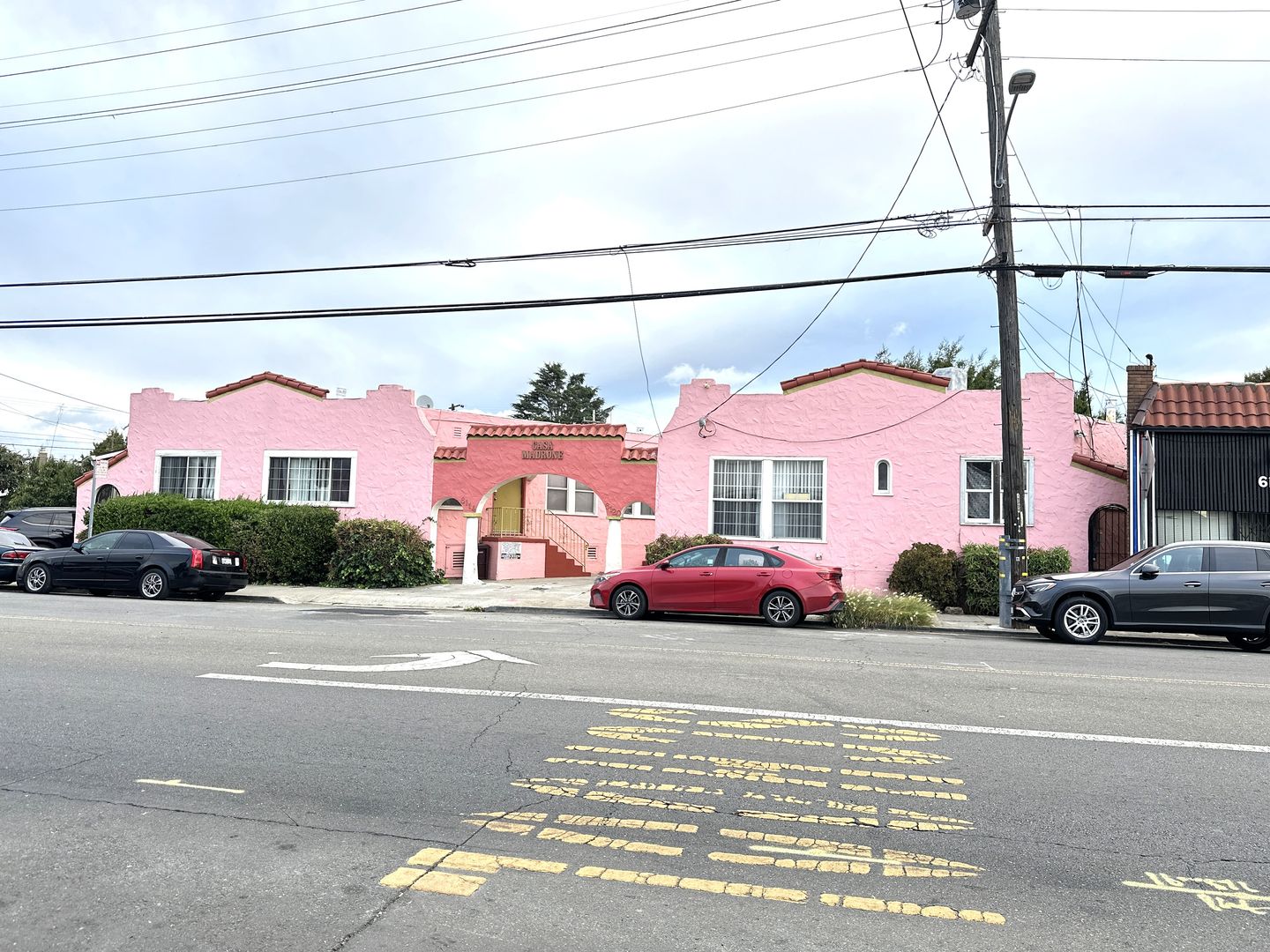 Oakland Apartment: 6114-6120 Foothill Blvd