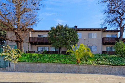 Spacious 2 bedroom, gated building! – photo 1