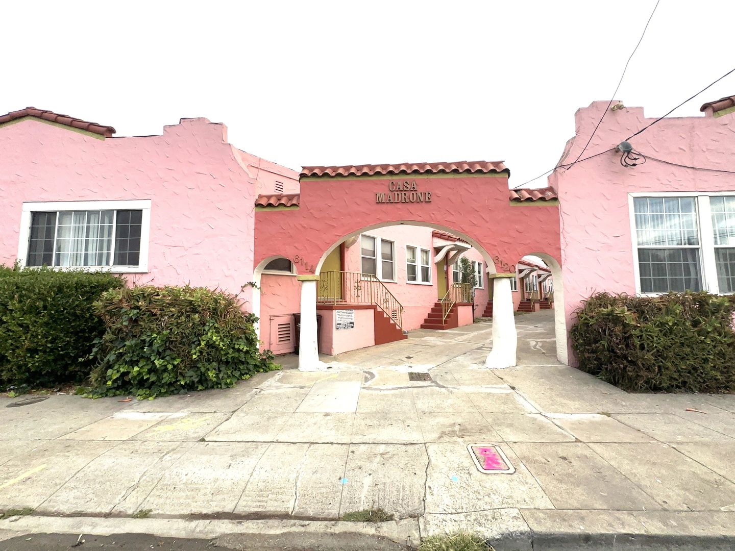 Oakland Apartment: 6114-6120 Foothill Blvd