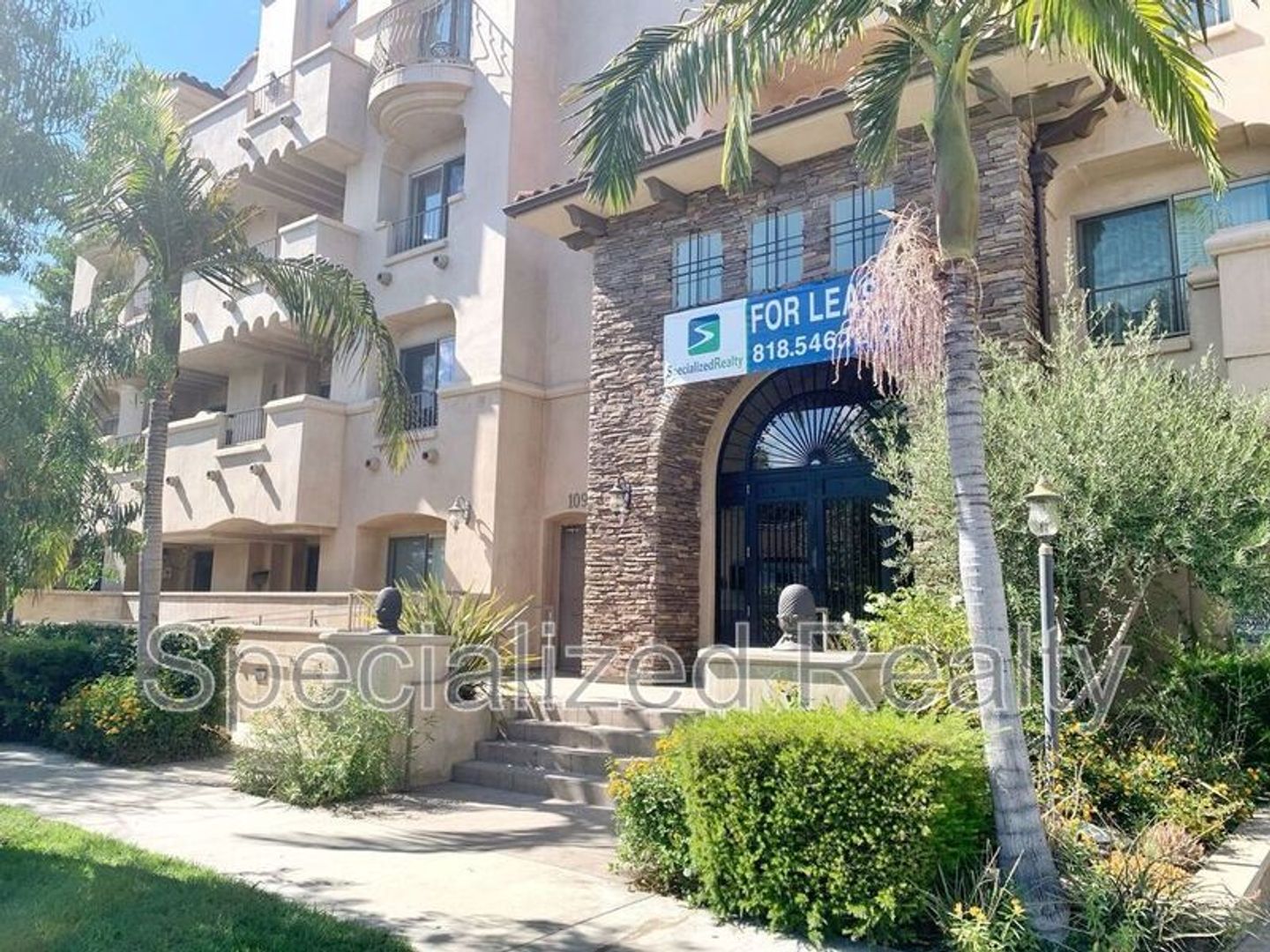 North Hollywood Apartment: 10921 Whipple Street
