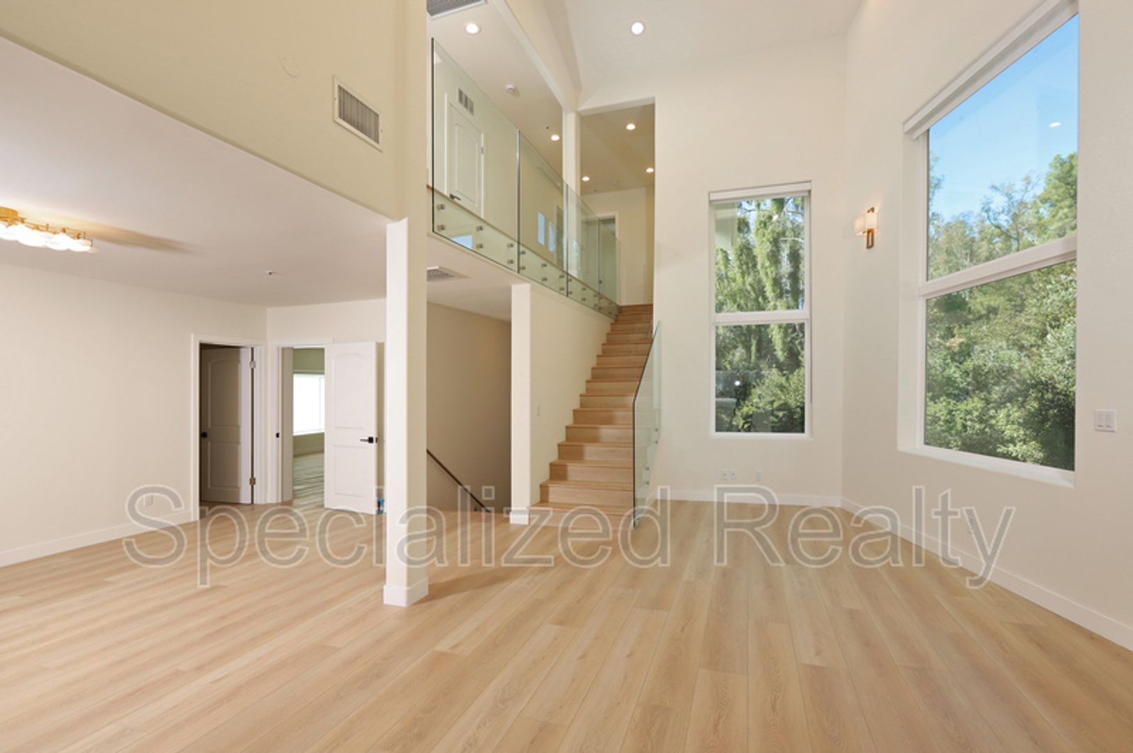 Los Angeles Apartment: 1827 Hill Drive