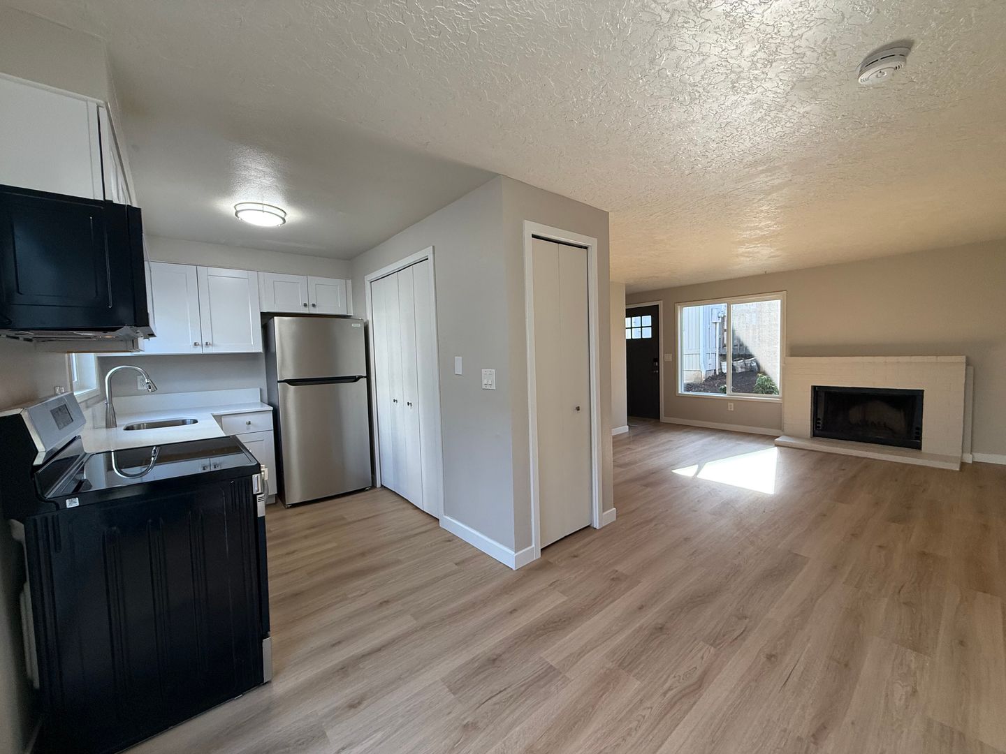 Portland Apartment: 5117 SW 62nd Ave.