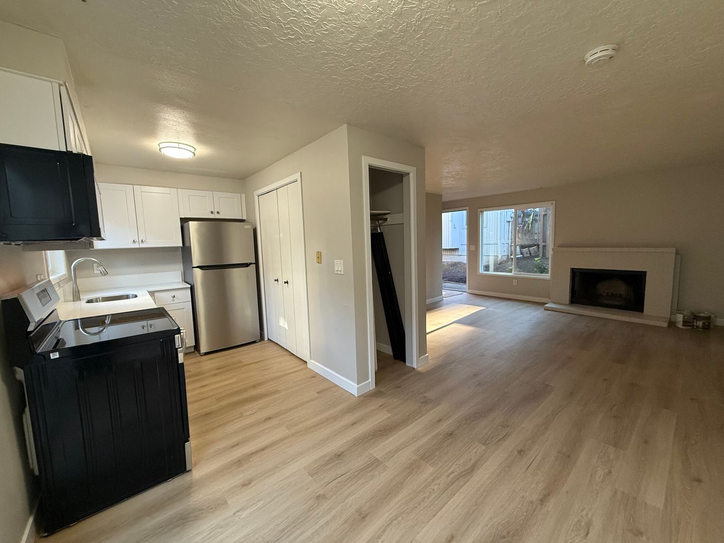 Portland Apartment: 5115 SW 62nd Ave.