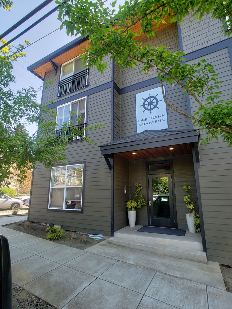 Portland Apartment: 686 SE Spokane Street #6