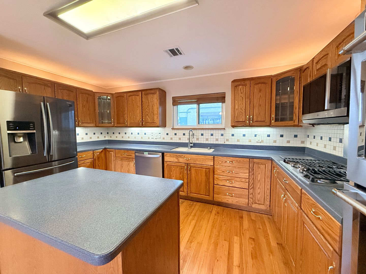 4242 Briggs Ave 9 of 42