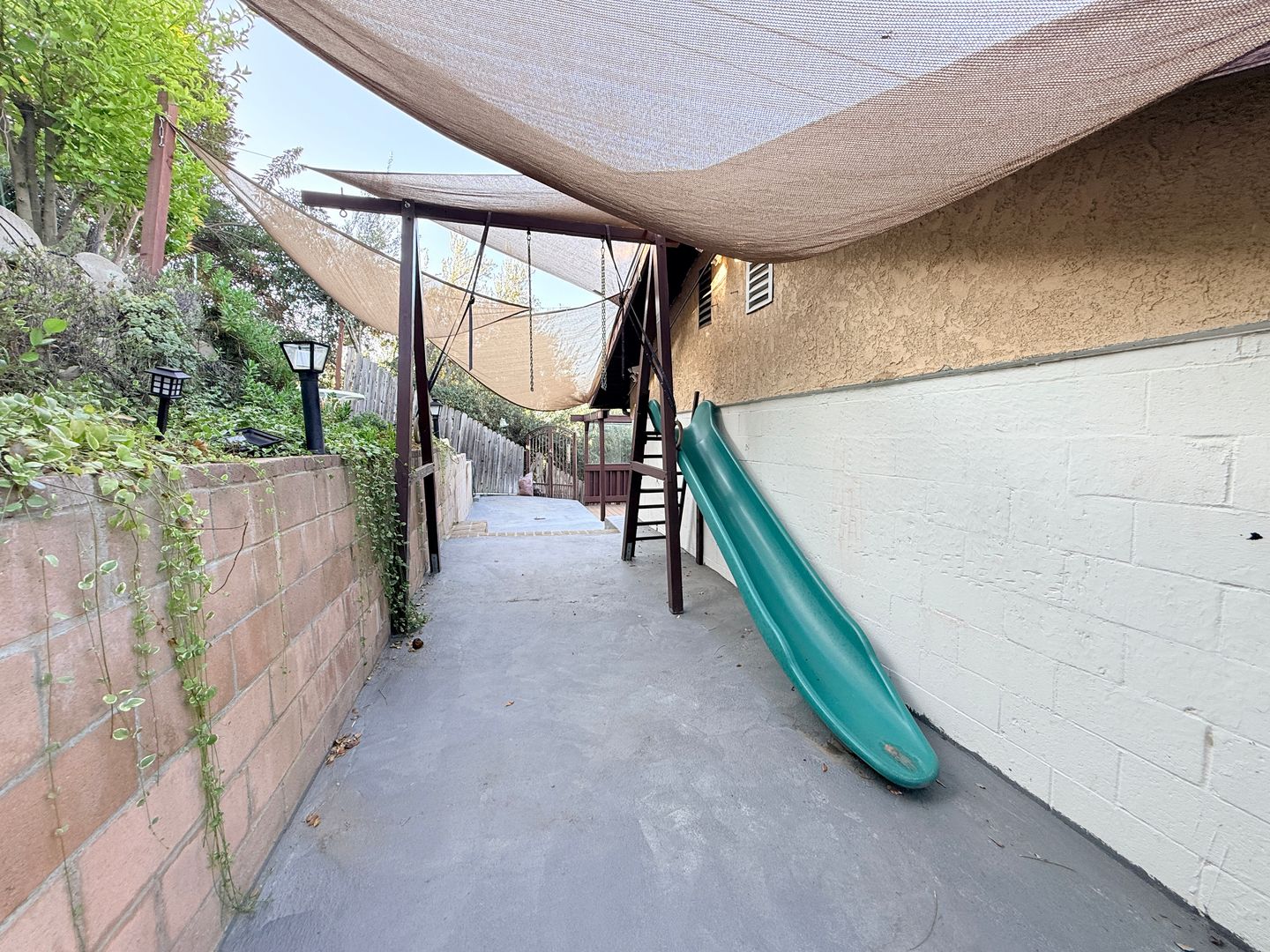 4242 Briggs Ave 37 of 42