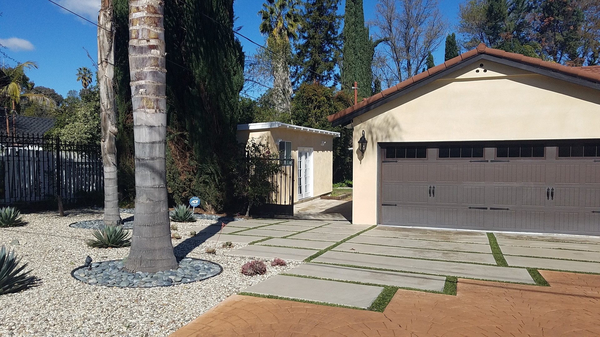 Tarzana House: 19437 Collier St.-Studio