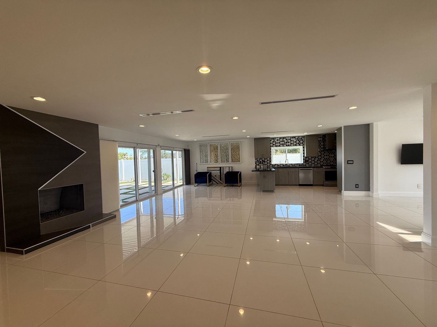 9354 Glory Ave 2 of 12