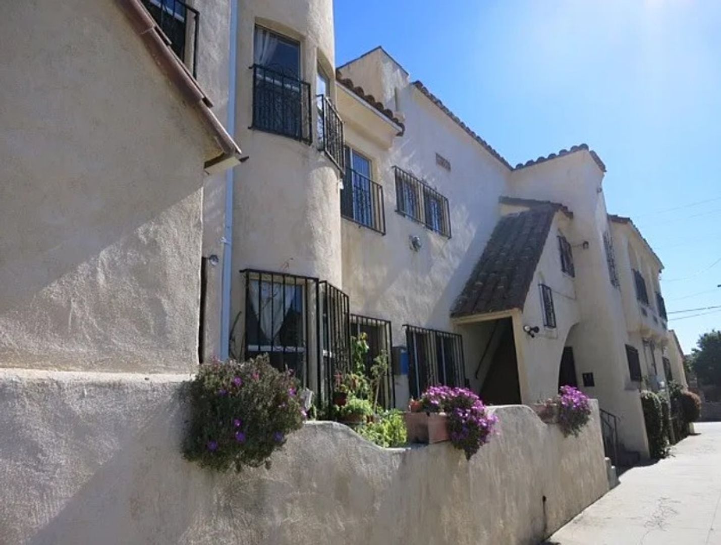 Los Angeles Apartment: 841 W. 42nd Place