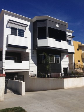 3 Bed/ 2 1/2 Bath- Newer Luxury Townhouse Style Apt/Condo – photo 1