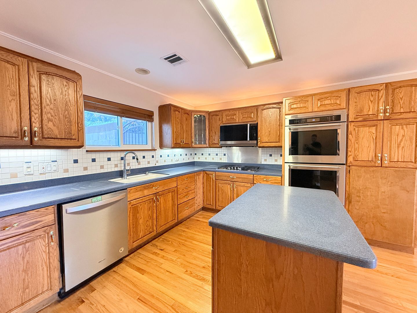 4242 Briggs Ave 11 of 42
