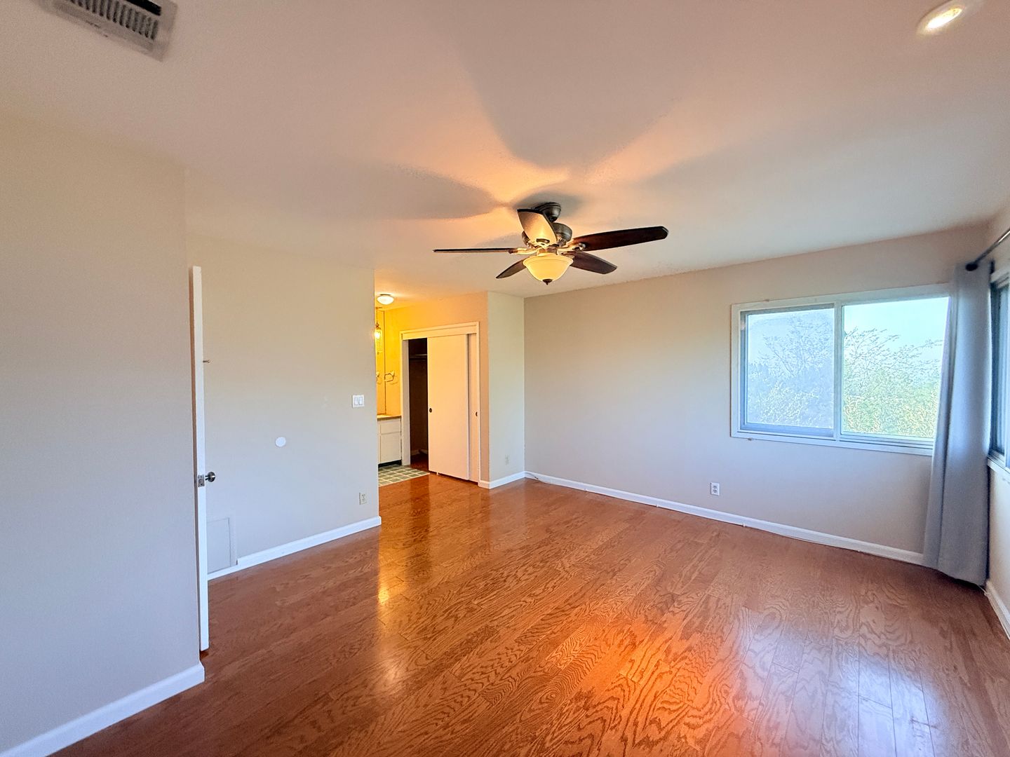 4242 Briggs Ave 16 of 42
