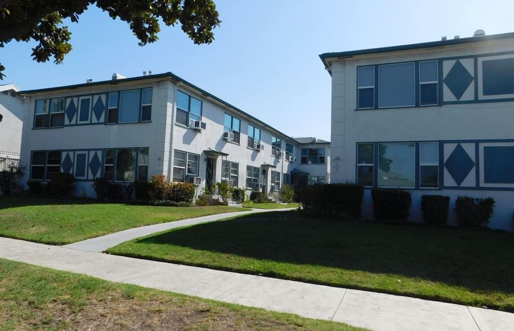 Glendale Apartment: 142,146 S. Adams St.