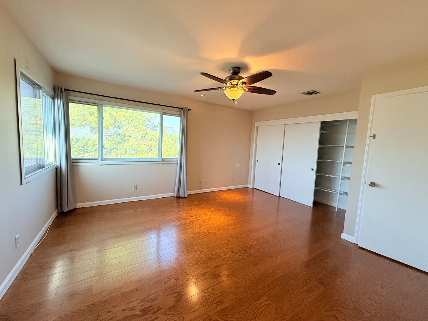 4242 Briggs Ave 15 of 42