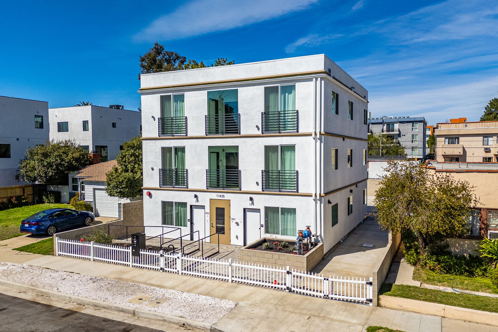 North Hollywood Apartment: 11435 Cumpston St.