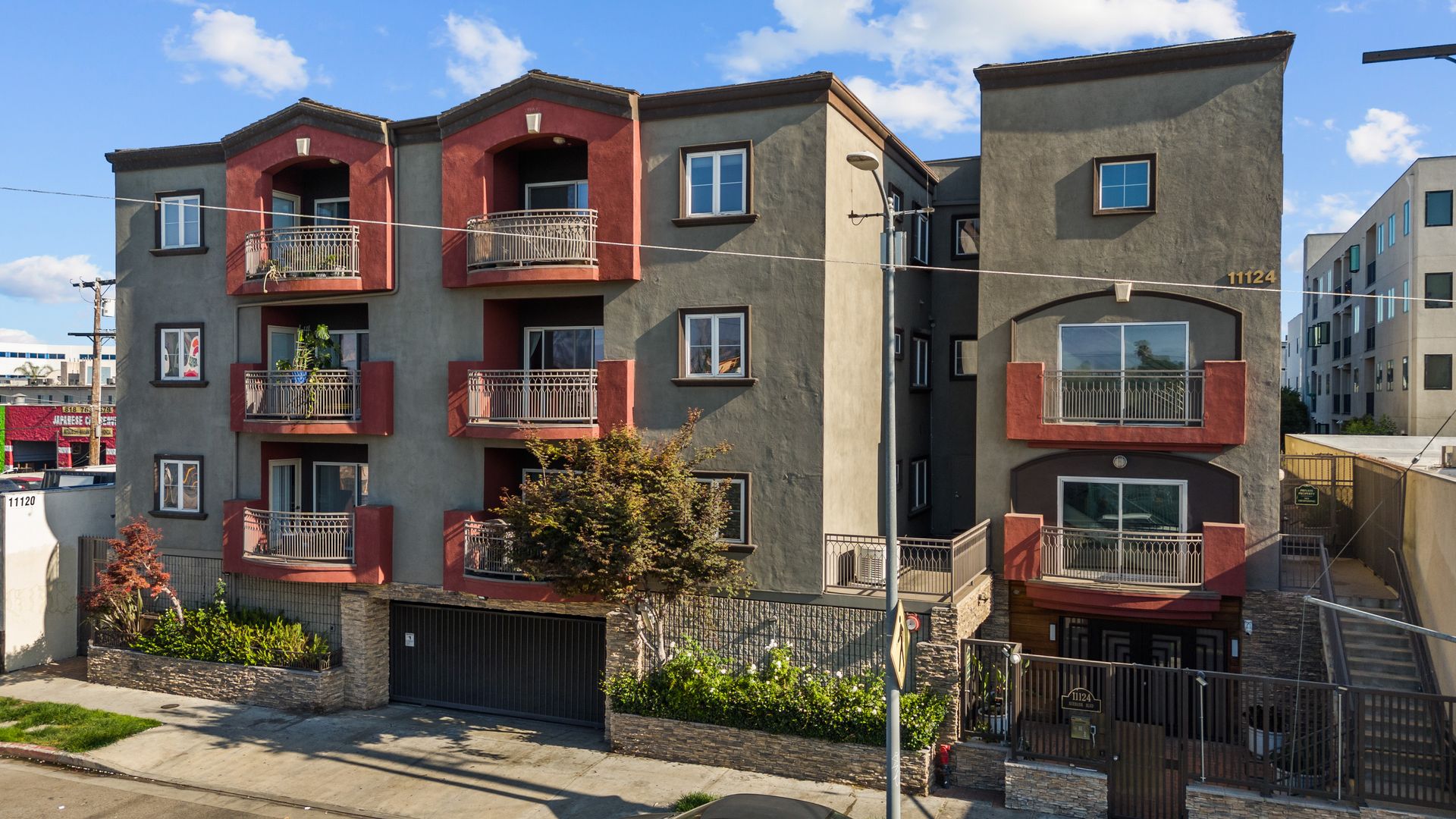 Amazing 2 Bed Condo in Noho!