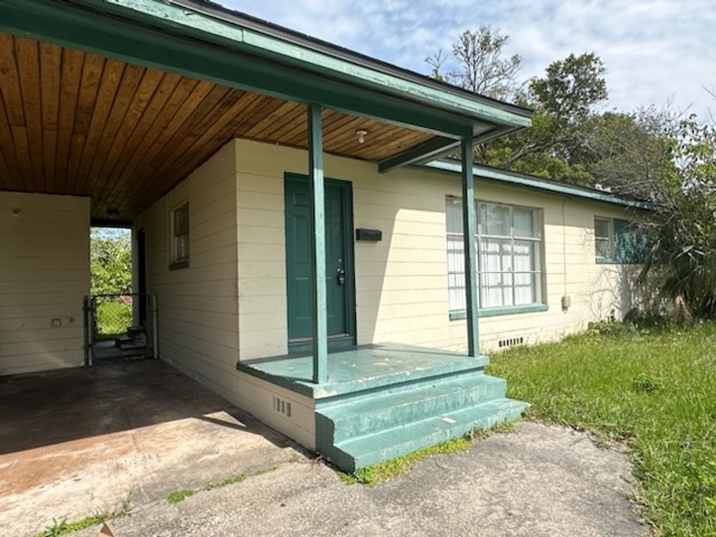 Jacksonville House: 3427 Rogero Road