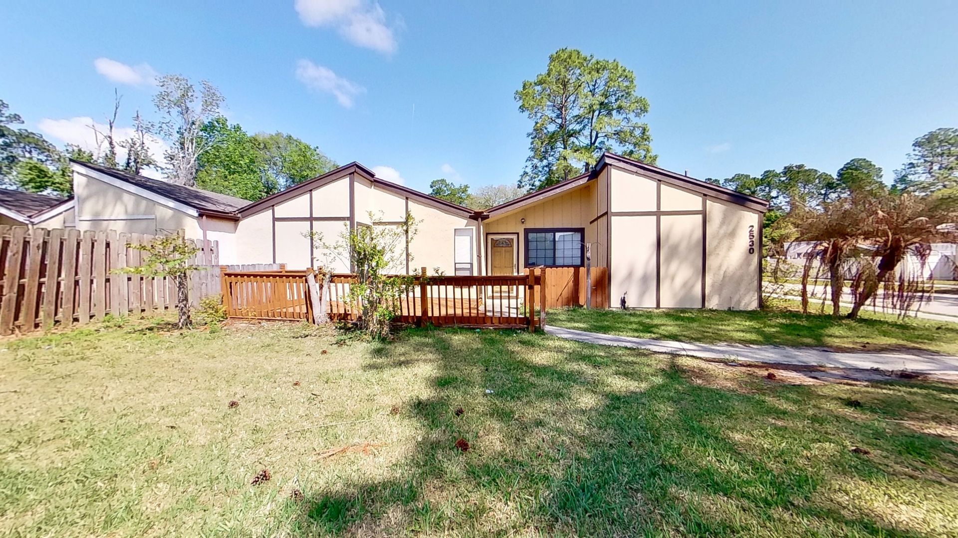Jacksonville House: 2530 Whispering Woods Boulevard