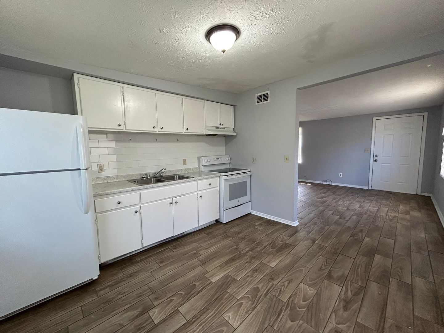 Jacksonville Apartment: 3236 Phyllis St.