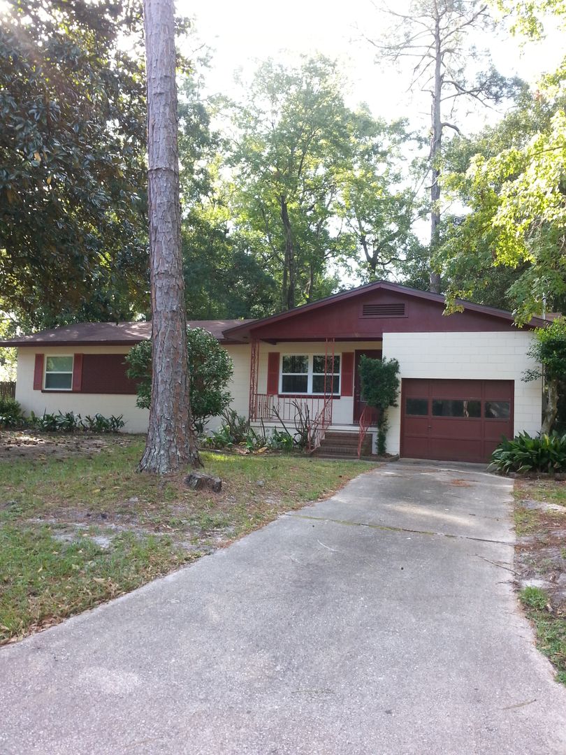 Jacksonville House: 6306 Romilly Drive South