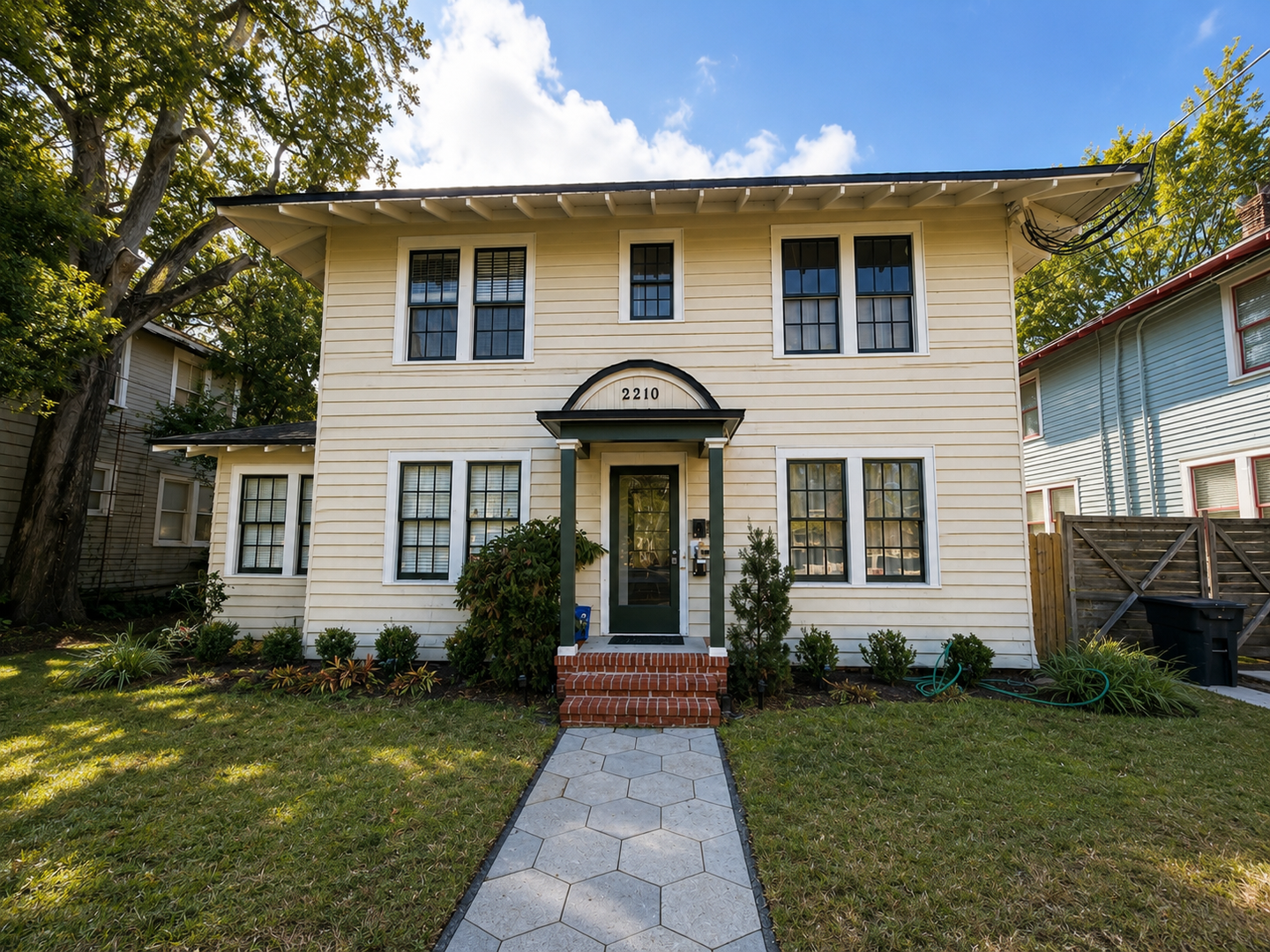 Jacksonville Apartment: 2210 Myra St