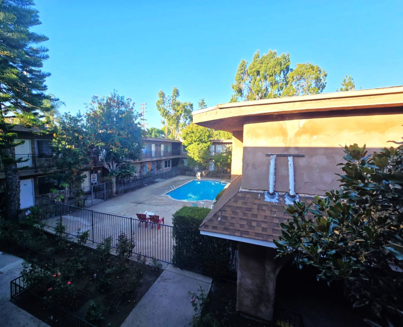 Van Nuys Apartment: 15025 Vanowen Street