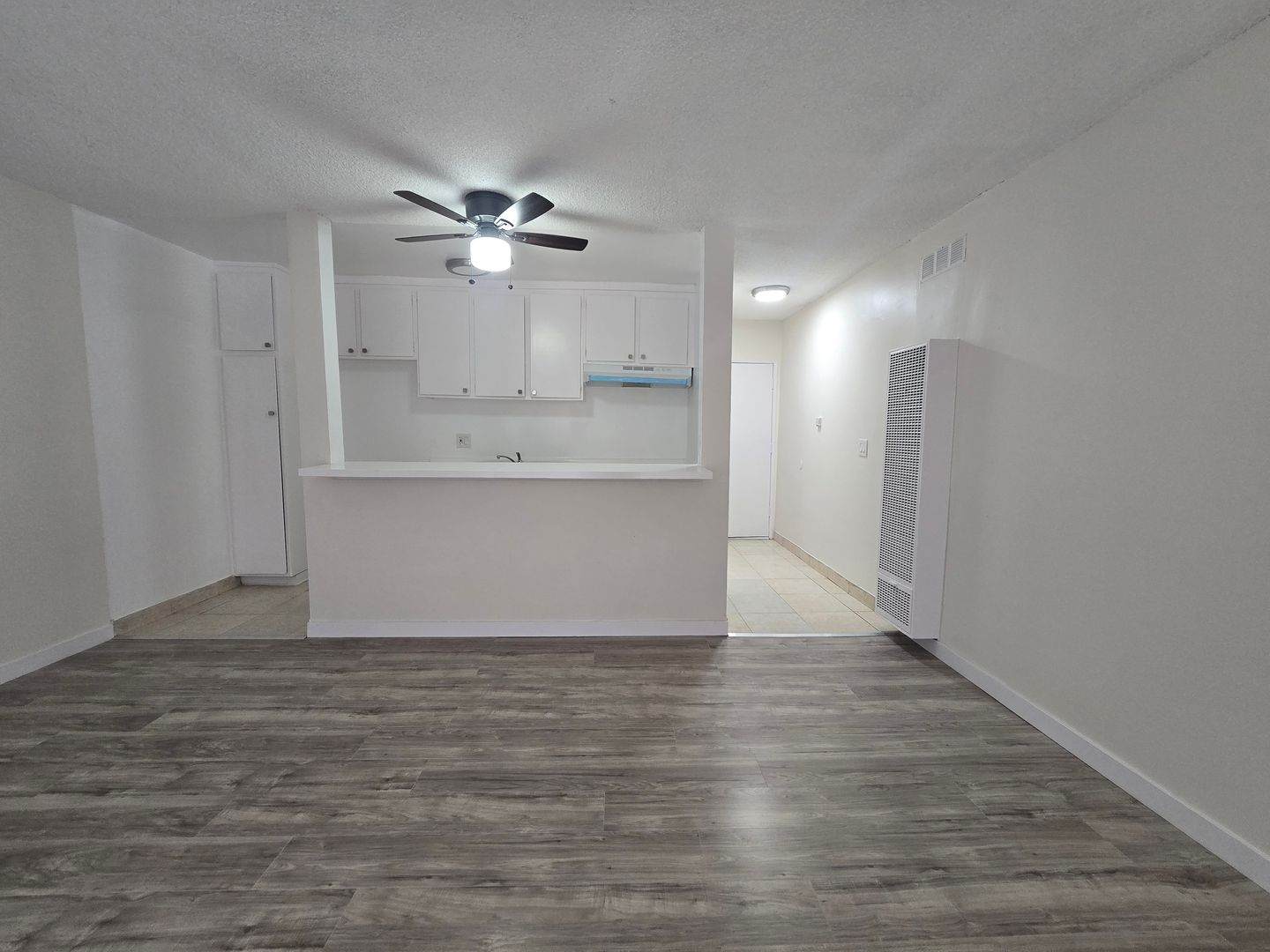Van Nuys Apartment: 15025 Vanowen Street