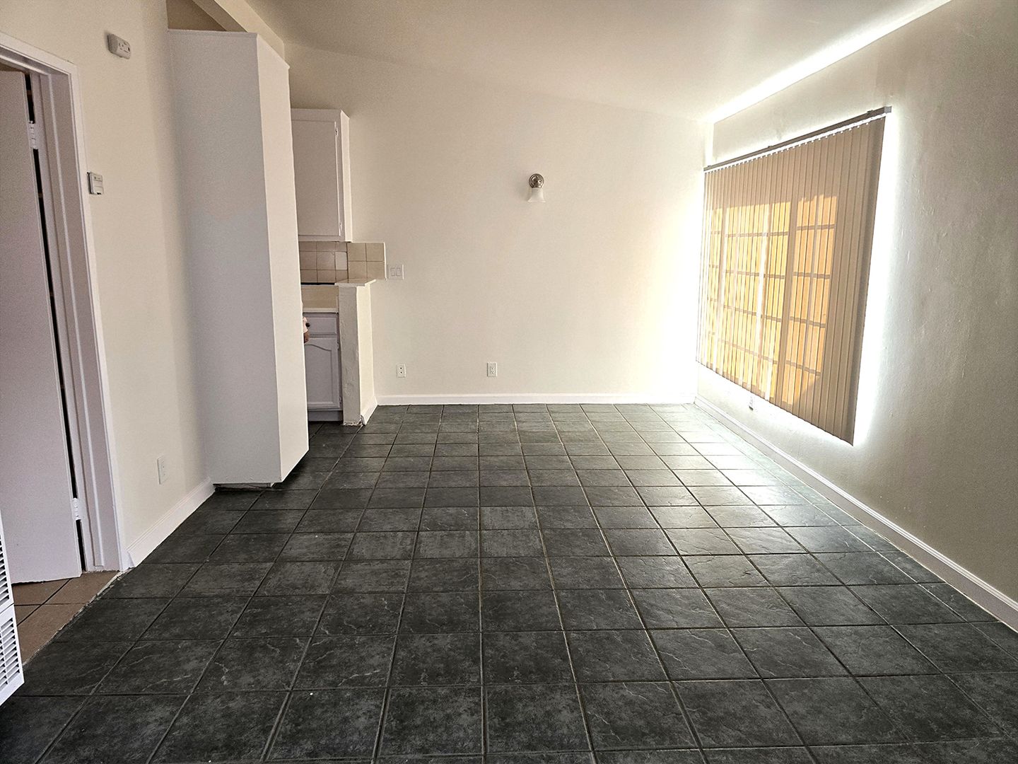 Van Nuys Apartment: 14118-14122 Calvert Street