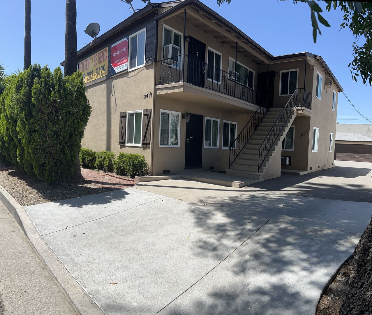 Van Nuys Apartment: 7419 Woodley Avenue