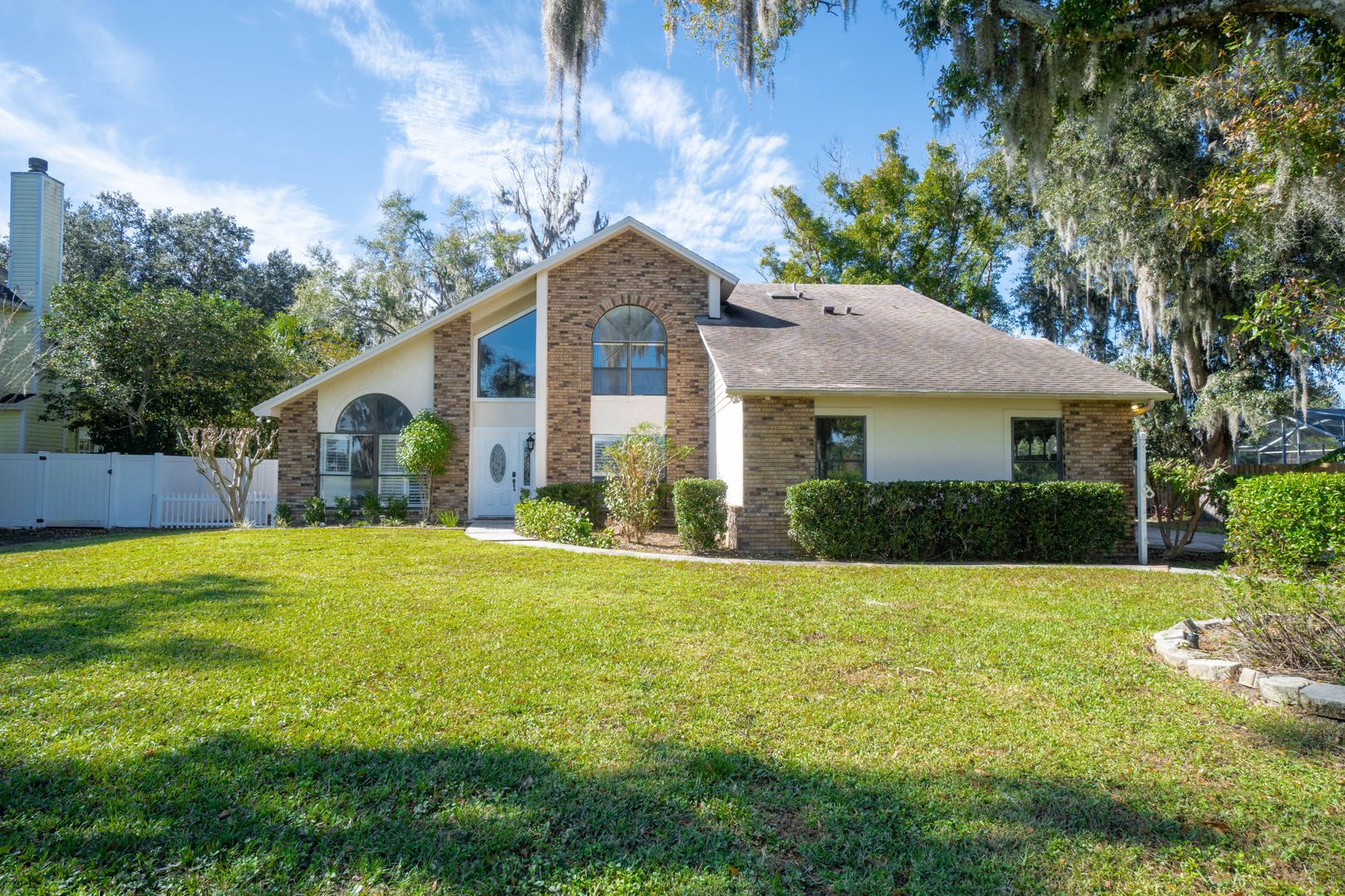 Oviedo House: 511 Lake Charm Dr.