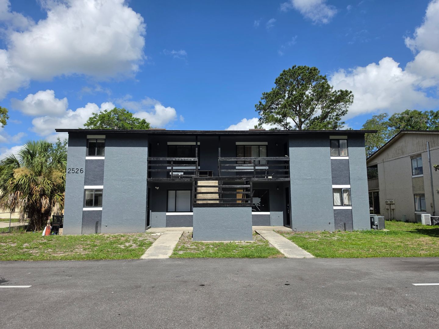 Sanford Apartment: 2526 S. Oak Avenue