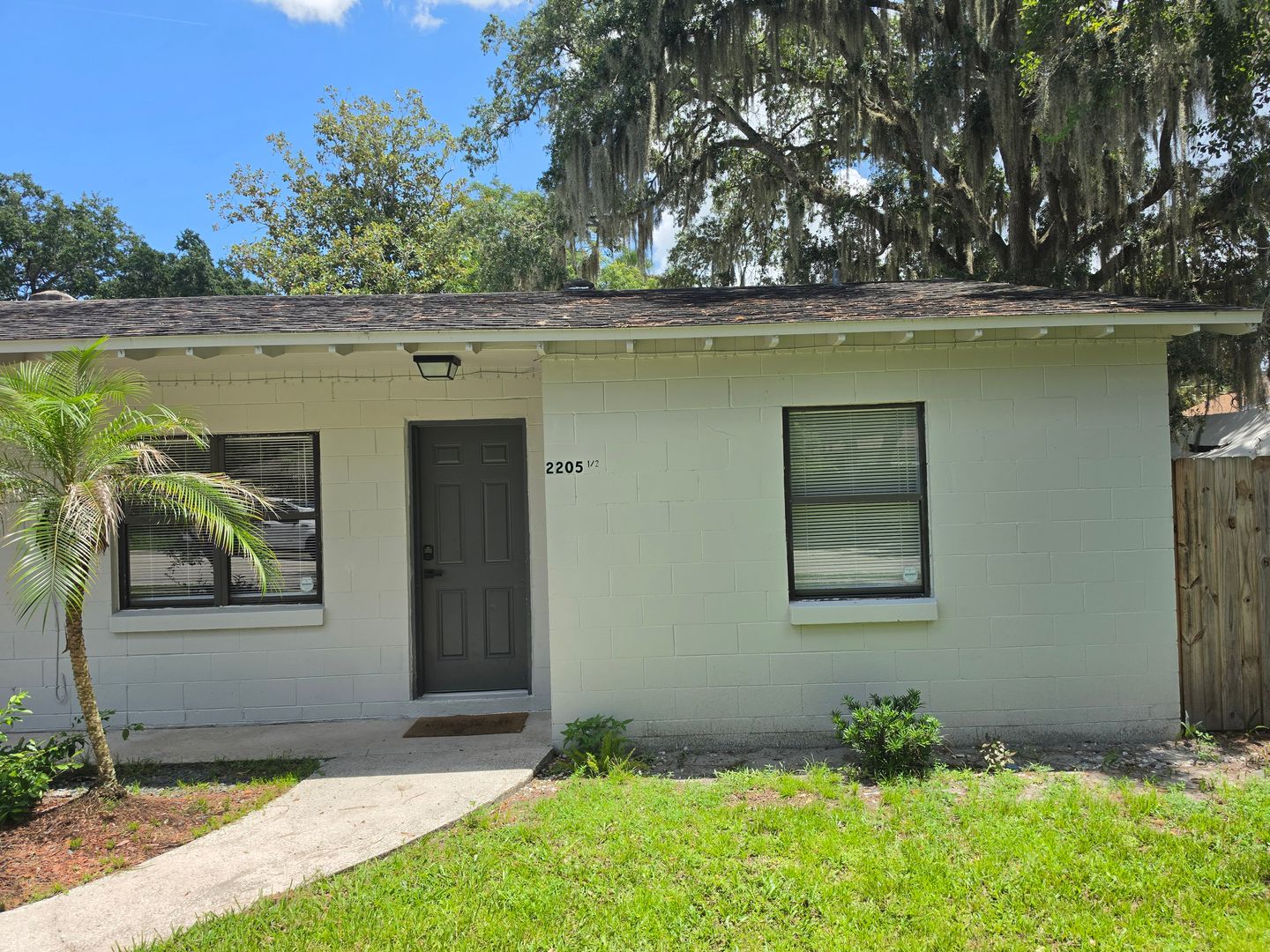 Sanford Apartment: 2205 S Park Avenue