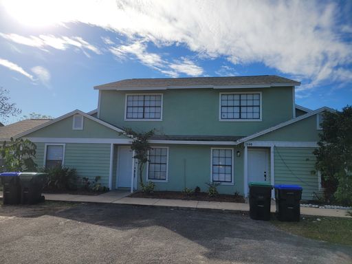 FOR RENT!! CUTE AND COZY 2 BEDROOM 1 BATH END UNIT QUADPLEX FOR RENT (MOVE IN SPECIAL)... – photo 1