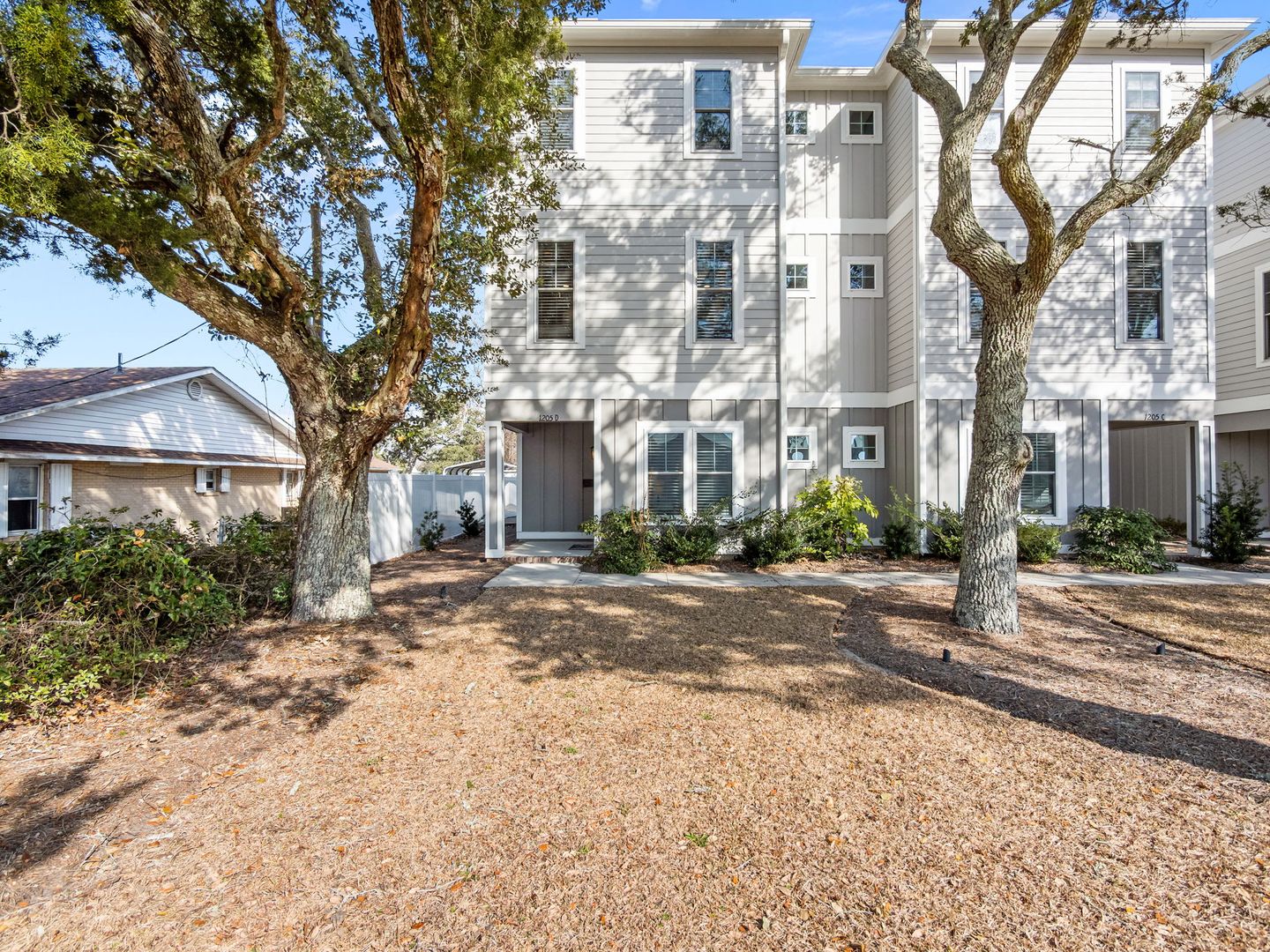 Beaufort Apartment: 1205 Lennoxville Rd
