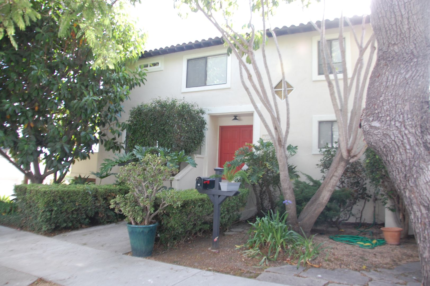 Santa Barbara House: 733 North Voluntario