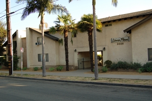 Santa Barbara Apartment: 2025 Bath St