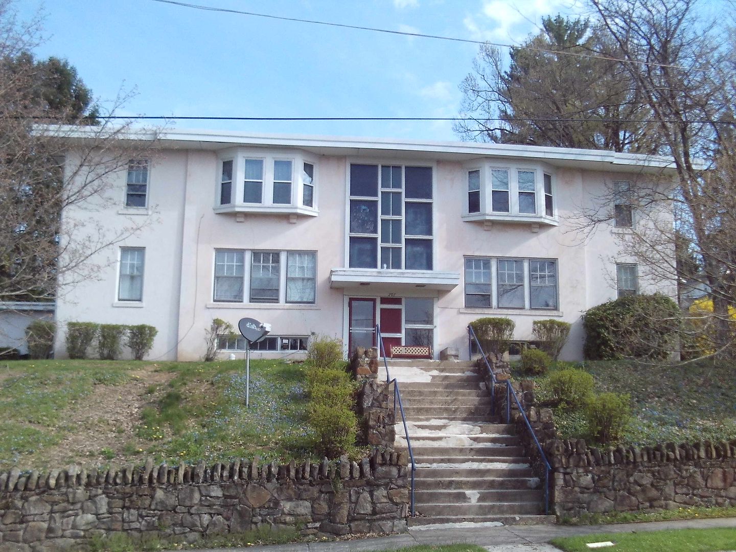Johnstown Apartment: 207 Diamond Blvd.