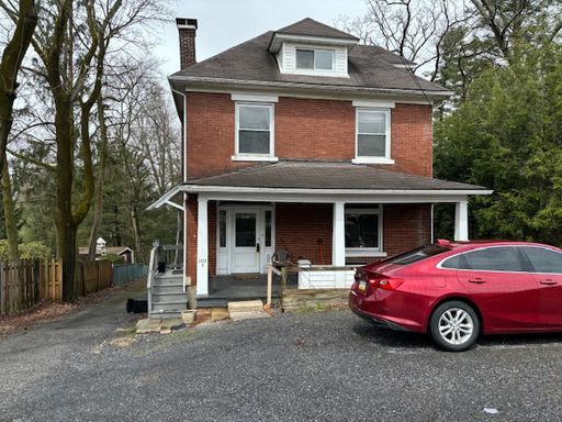 Efficiency Apartment Reduced Rent $525 mo. First Month Free Rent!