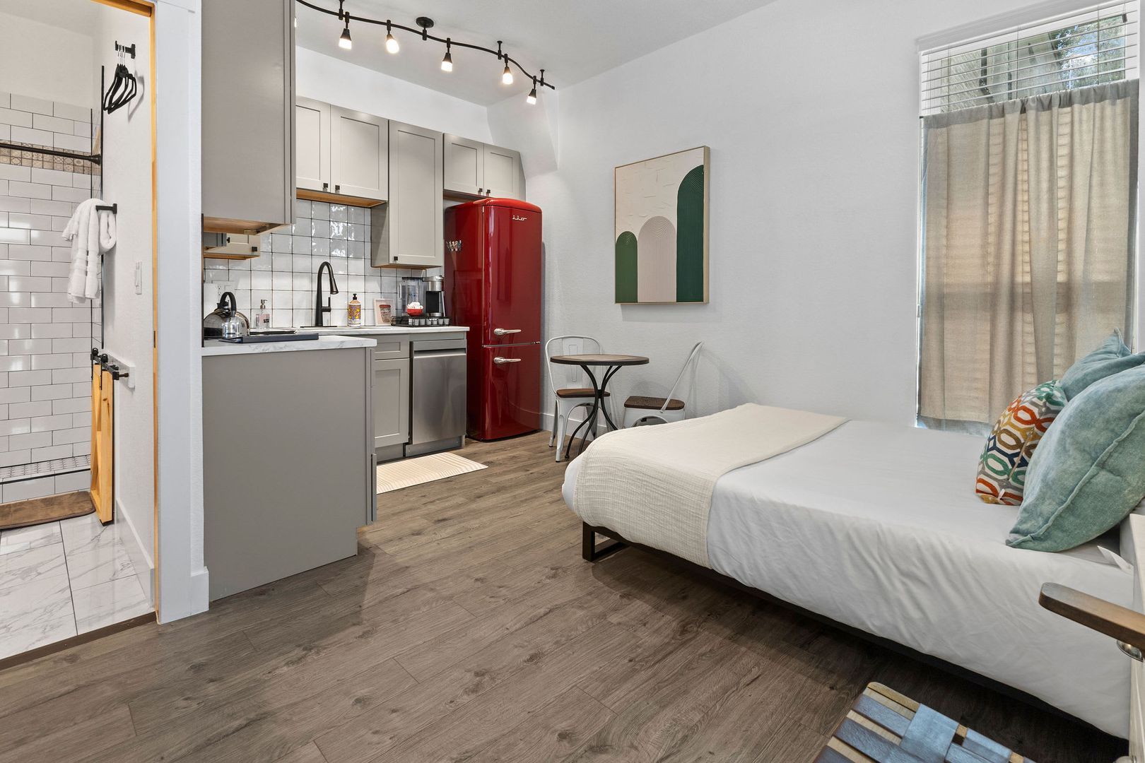 Berthoud Apartment: 348 Massachusetts Ave