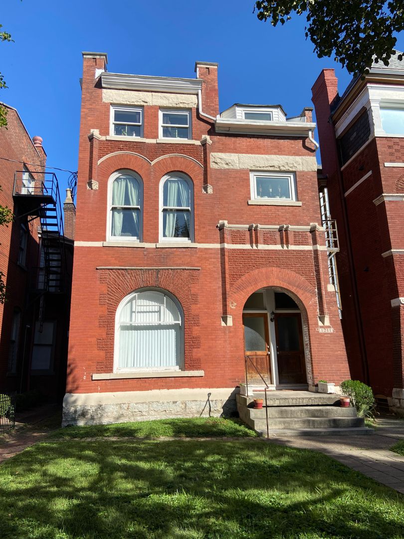 Louisville Apartment: 1211 S 2nd St