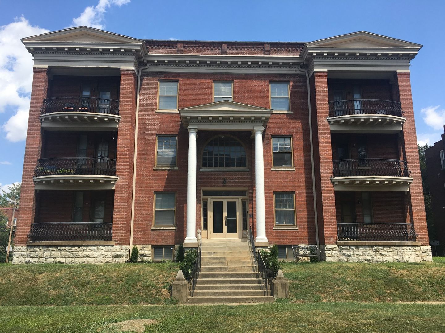 Louisville Apartment: 431 Kensington Ct