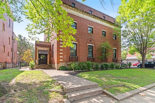 Updated 2 bedroom in Old Louisville! – photo 1