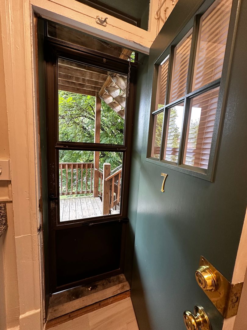 Louisville Apartment: 119 W Burnett Ave